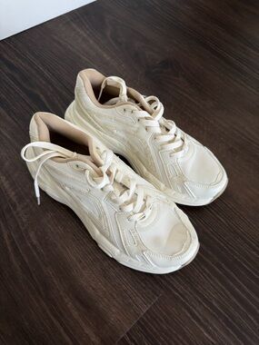 Women's Cream Lightweight Athletic Sneakers